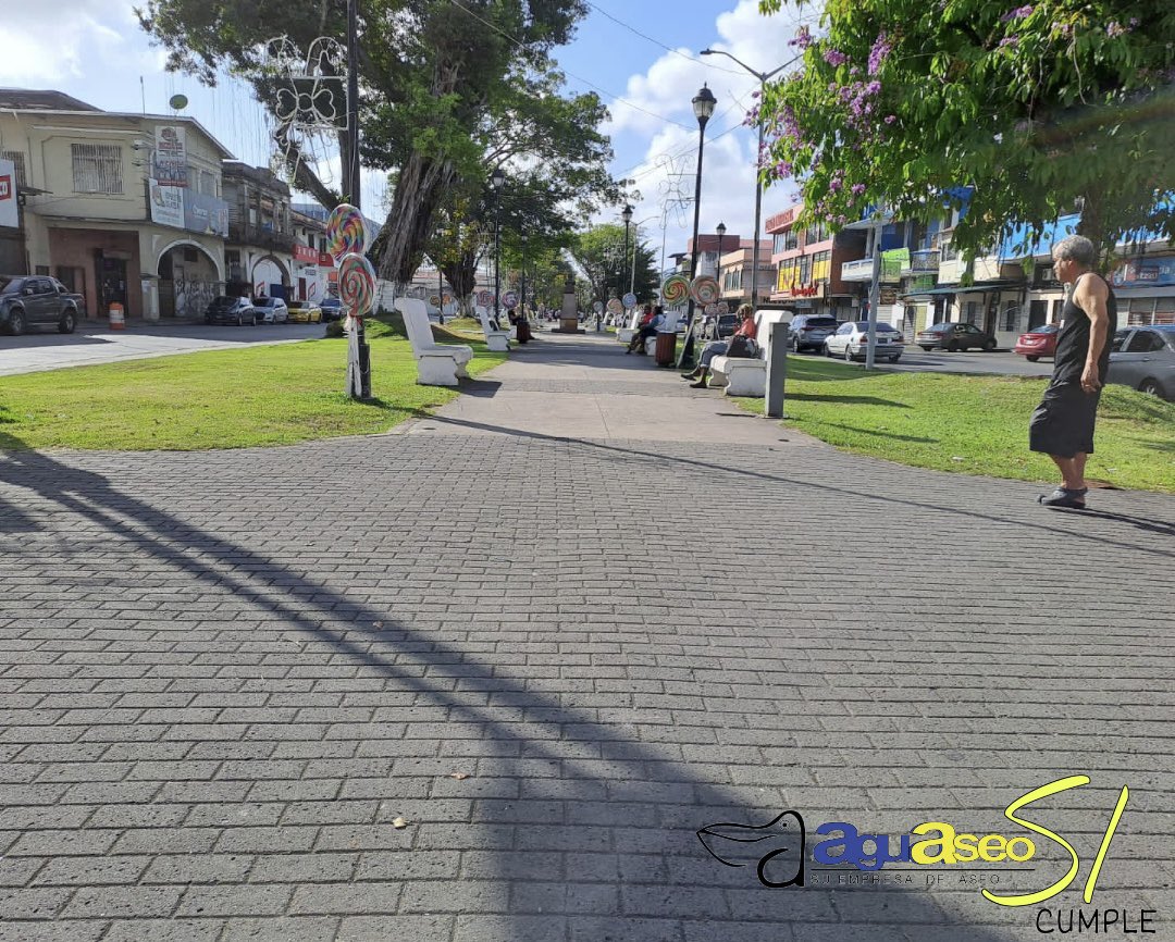 Aguaseo's tweet photo. Así de hermosa y limpia amanece el paseo central de la ciudad de Colón, tras el esfuerzo diario de nuestro personal de barrido día y noche. 

Agradecemos a la ciudadanía, disponer adecuadamente de los desechos, para mantener un Colón Limpio. 

#SomosAguaseo
#AguaseoSiCumple https://t.co/CF70VJqX4H