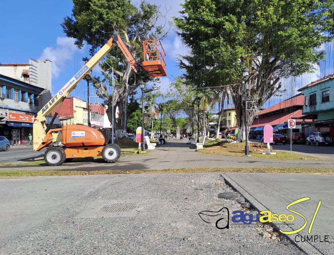 Así de hermosa y limpia amanece el paseo central de la ciudad de Colón, tras el esfuerzo diario de nuestro personal de barrido día y noche. 

Agradecemos a la ciudadanía, disponer adecuadamente de los desechos, para mantener un Colón Limpio. 

#SomosAguaseo
#AguaseoSiCumple
