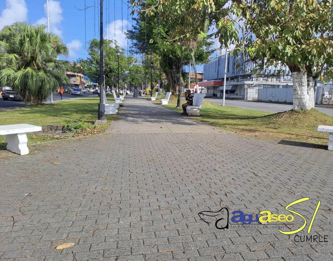 Aguaseo's tweet photo. Así de hermosa y limpia amanece el paseo central de la ciudad de Colón, tras el esfuerzo diario de nuestro personal de barrido día y noche. 

Agradecemos a la ciudadanía, disponer adecuadamente de los desechos, para mantener un Colón Limpio. 

#SomosAguaseo
#AguaseoSiCumple https://t.co/CF70VJqX4H
