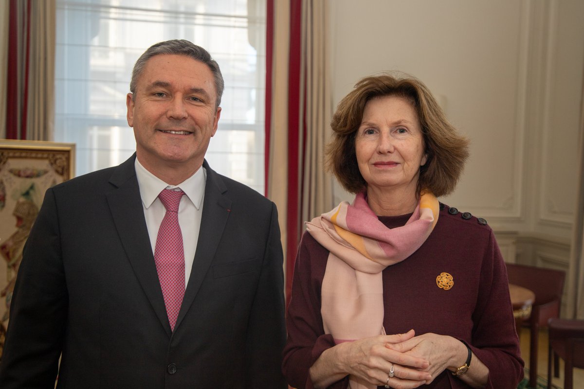 AmbDuchene's tweet photo. Fascinating chat with @eric_beranger, CEO of missile manufacturer @byMBDA, which includes 🇫🇷🇬🇧 companies as major shareholders.

As a leader in Franco-British industrial cooperation, MBDA is a central player in strategic defence and European autonomy. https://t.co/N0mqWC3N5z