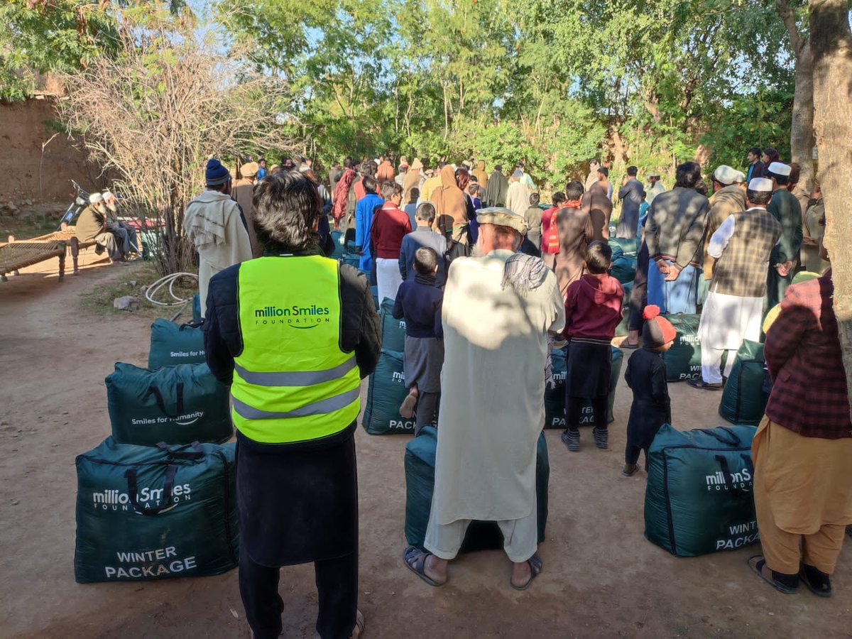 habibmughalPTI's tweet photo. We With our little efforts (acts) can be the real change , We are called , it's a high time , let's hold our hands together for the sack of humainty , your little support may achieve a bigger goal. @MSfoundationPK 

#MSF_WinterDrive

#MSF_WinterDrive https://t.co/8v2dbZYJsO