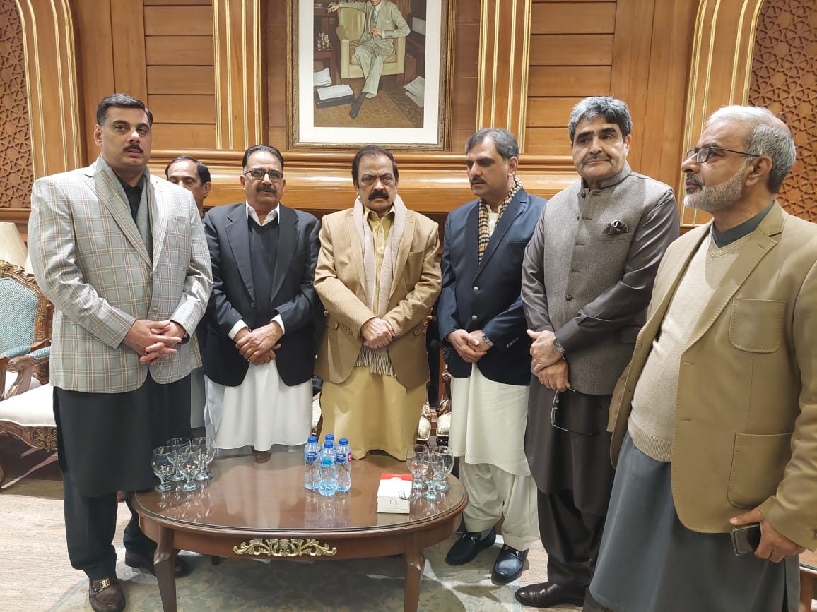 SaleemAkhtarbh4's tweet photo. رکن پنجاب اسمبلی ملک غلام قاسم ہنجرا صاحب کی وزیر داخلہ رانا ثنا اللہ صاحب سے ملاقات  جنوبی پنجاب کی سیاسی صورتحال پر تبادلہ خیال 
@ghulam_hunjra 
@AhmadHunjra07 
@RanaSanaullahPK https://t.co/OY2FR3esDs