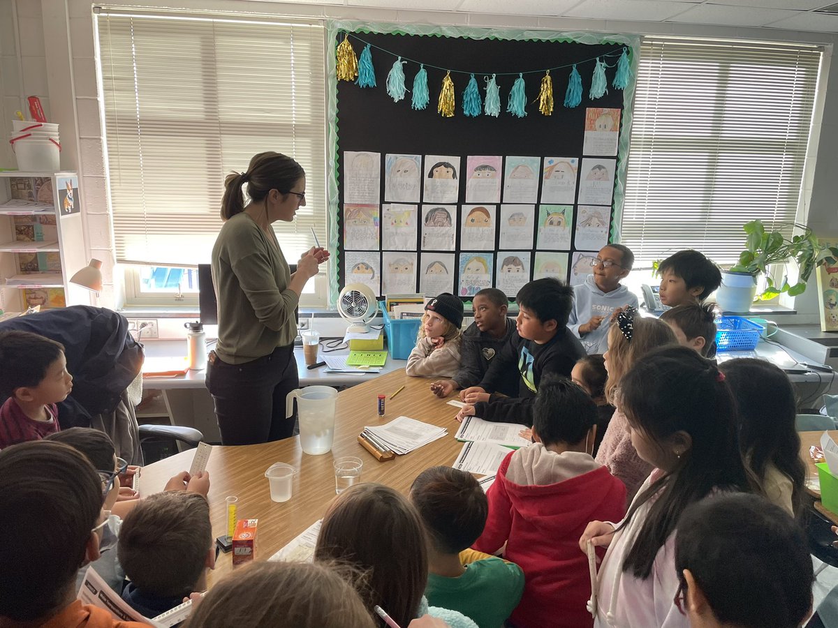 ASpurl's tweet photo. Kicking the week off with some awesome hands-on science in 3rd grade! These @OldeCreekES Bears are learning about water temperature and dissolving! @FCPSR5 @FCPSScience @fcpsnews https://t.co/jc1c6KXj3i