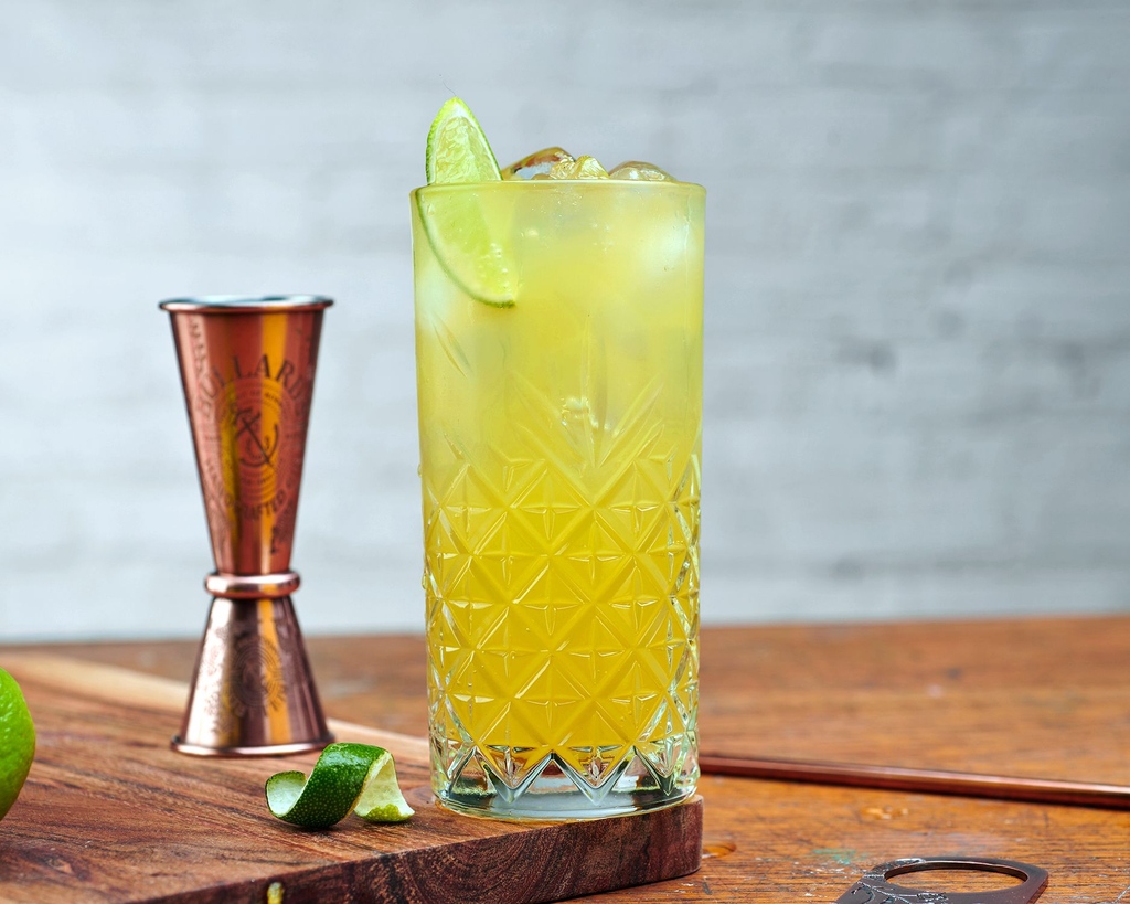 Thinking about somewhere warm on this chilly Monday? 🍍 Our Pineapple Collins is the perfect way to transport yourself to somewhere sunny! It's a tropical twist on the traditional Tom Collins using our Pineapple Gin🌴 Check out the full recipe here: bit.ly/3GlRIwC