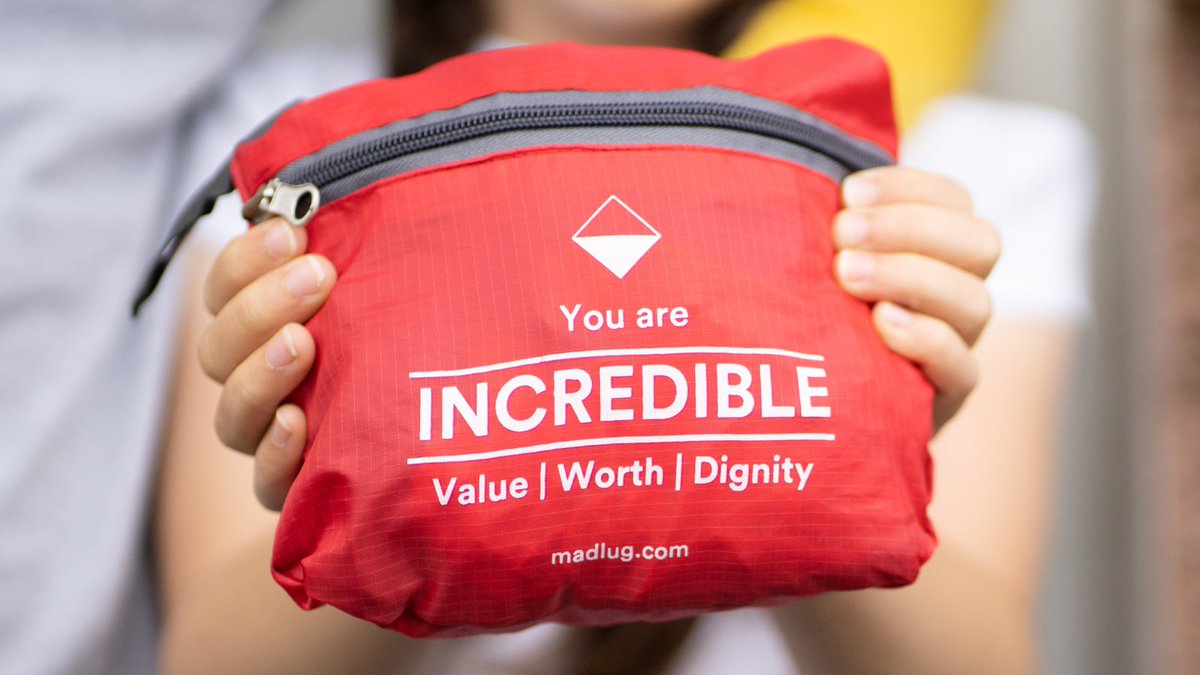 wearemadlug's tweet photo. Start 2023 right, buy a #Madlug. There are over 90,000 #childrenincare in the UK, with one child entering the care system every 15 minutes. Madlug stands for 'make a difference luggage’. With every bag you buy, we give a pack-away travel bag to a child in care. 📸 Tara Torrens https://t.co/AFsNbzzuAQ