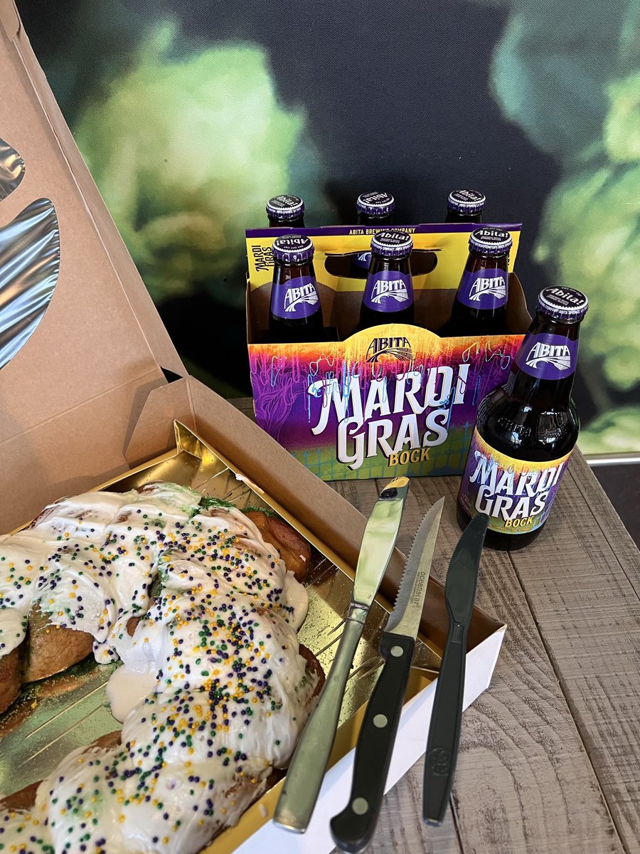TheAbitaBeer's tweet image. the real question is: which knife are you grabbing to cut your king cake…