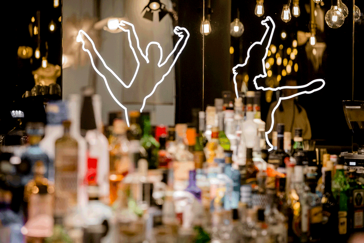 It’s time to raise the curtain on our redesigned Motel One Stuttgart-Mitte. The new interior design gives you a peek backstage at the nearby state theatre. ➡️ fal.cn/3uY2p