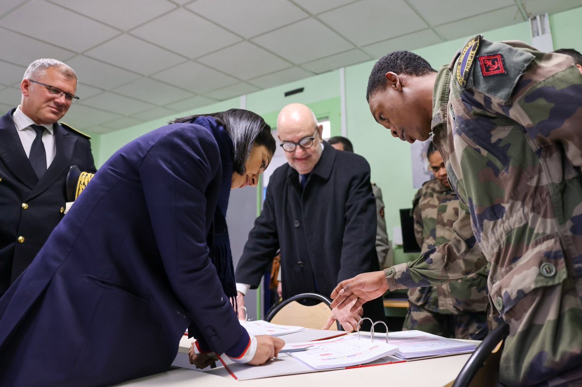 sarahelhairy's tweet photo. À la rencontre du #CFSMA de #Périgueux.
Une opportunité pour les jeunes ultramarins, une chance pour la France. Quand l'apprentissage rencontre la rigueur et la bienveillance, on arrive à tracer avec ces jeunes un beau chemin d'avenir.
Notre victoire : leur réussite 💪 https://t.co/cpuPIn0gQt