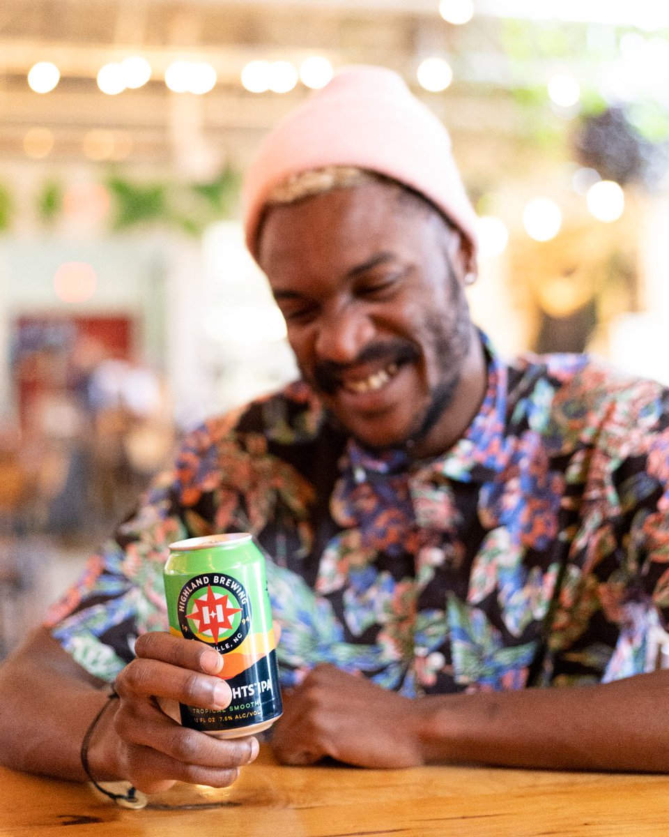 Just because it's Winter doesn't mean you can't get a little tropical 🌴 Hazy Heights is a vibrant and tropical hazy IPA with flavors of papaya, mango, pineapple, and orange that is sure to give you daydreams of your toes in the sand and the sun warming your skin!