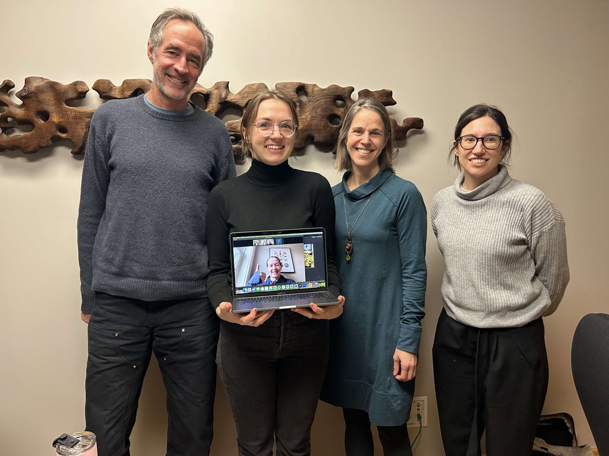 Congratulations to <a href="/ChriSteinecke/">CS</a>, who successfully defended a fabulous MSc thesis <a href="/QueensUBio/">Queen's Biology</a>! I am so proud of her excellent research, using artificial selection to investigate clonality in #Mimulus