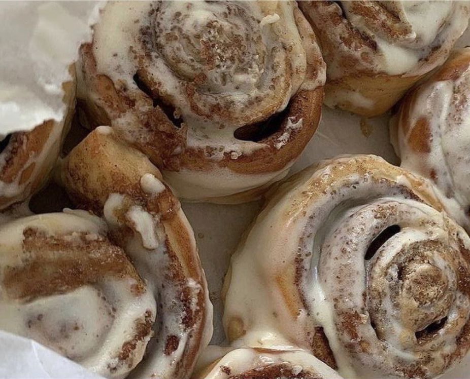 malusokay's tweet photo. Freshly baked cinnamon rolls 💭 https://t.co/4OujL64FiC