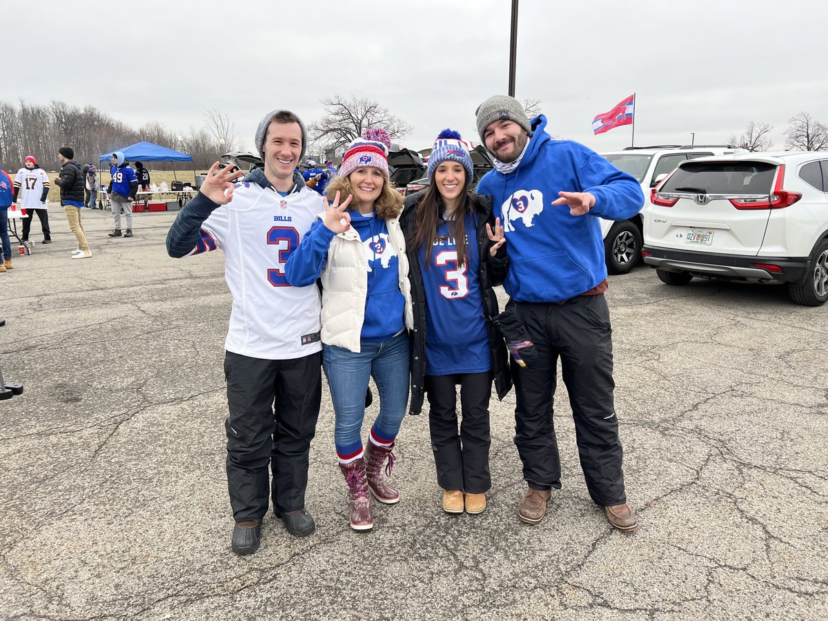 BuffaLoveApprl's tweet photo. This Victory Monday is just a little more special🫶 3 🫶
#ForDamar @HamlinIsland https://t.co/EJ4ALGyDHZ