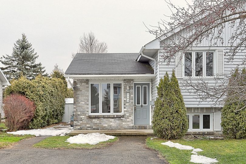 NEW!
an amazing opportunity has just presented itself! 5183 Meadowland in Cardinal is a 3 bdrm (2 plus 1) semi detached home situated in a great subdivision. This split level home makes maximum use of space giving it a larger “feel”. $285,000  #forsale #realestate #realtor
