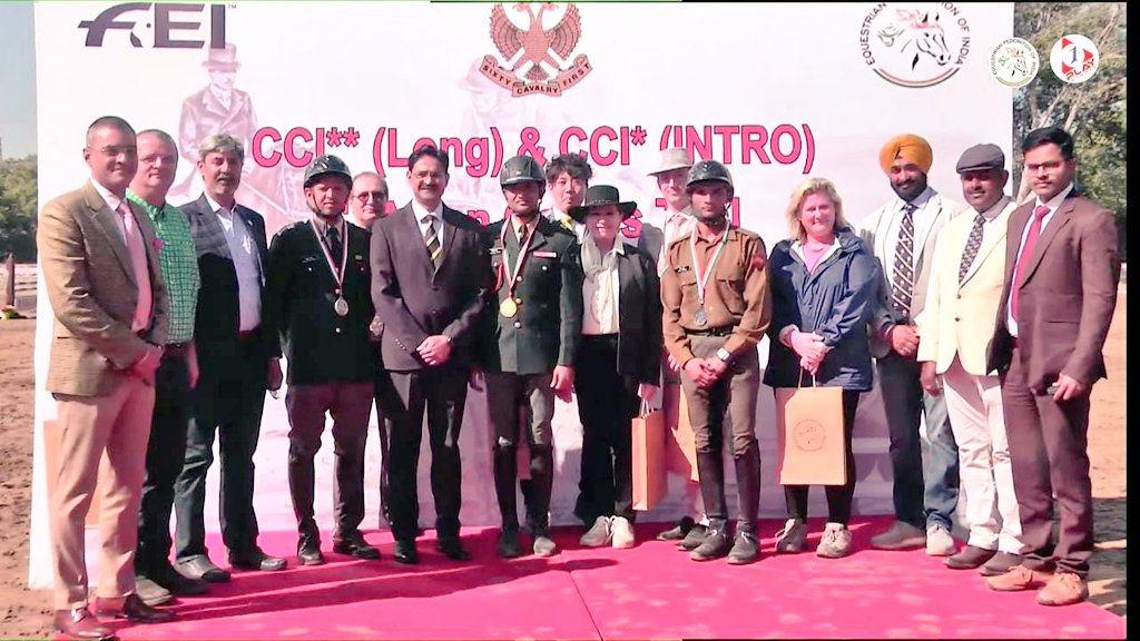 PRODefRjsthn's tweet photo. FEI CCI 1* conducted at #61Cavalry from 4 - 8 Jan 2023
Maj Abhishek Singh (ASC) wins Gold 🥇
Maj Apurva Dabhade (61Cav) wins Silver 🥈
Dfr Rajkumar (RVC) wins Bronze🥉
Medals awarded by Maj Gen RS Godara, GOC #61SubArea
@SpokespersonMoD @adgpi @SWComd_IA @IndiaSports @Tri_Service https://t.co/4pyvIUN7Ma