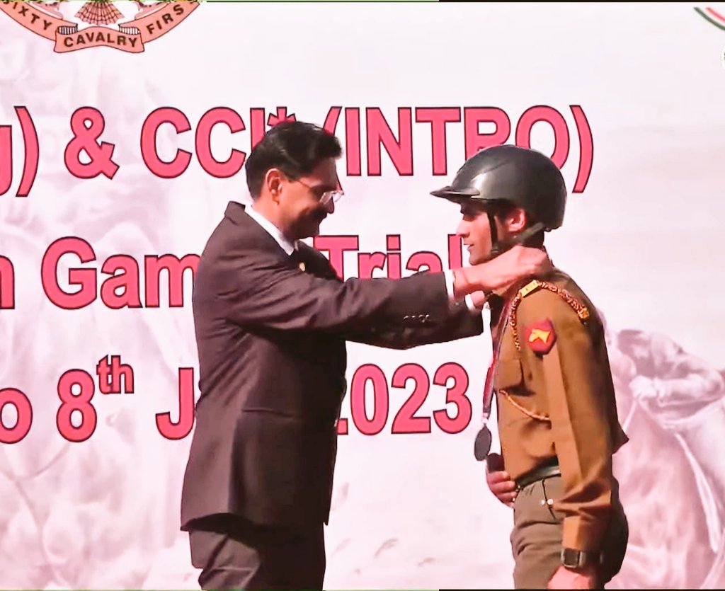 PRODefRjsthn's tweet photo. FEI CCI 1* conducted at #61Cavalry from 4 - 8 Jan 2023
Maj Abhishek Singh (ASC) wins Gold 🥇
Maj Apurva Dabhade (61Cav) wins Silver 🥈
Dfr Rajkumar (RVC) wins Bronze🥉
Medals awarded by Maj Gen RS Godara, GOC #61SubArea
@SpokespersonMoD @adgpi @SWComd_IA @IndiaSports @Tri_Service https://t.co/4pyvIUN7Ma