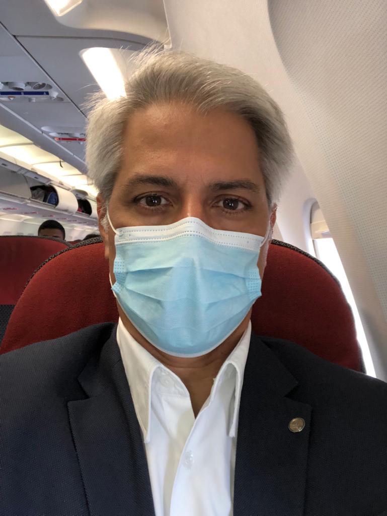 A caminho de Brasília para defender a democracia, atendendo à convocação extraordinária do Congresso. O momento atual exige firmeza para proteger o Estado de Direito, fortalecer as instituições e garantir o retorno da normalidade em nosso país. Contem comigo!