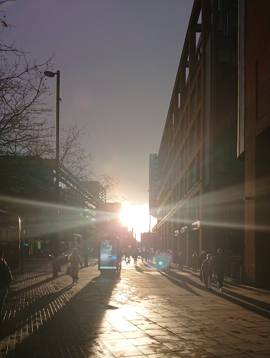 The moment you get off the bus in Picadilly Gardens in Manchester Town Centre ((☀)) 

#sunset #photo #photography #snapshot #manchester #citycente #piccadillygardens #blinded #sundayafternoon #portlandstreet