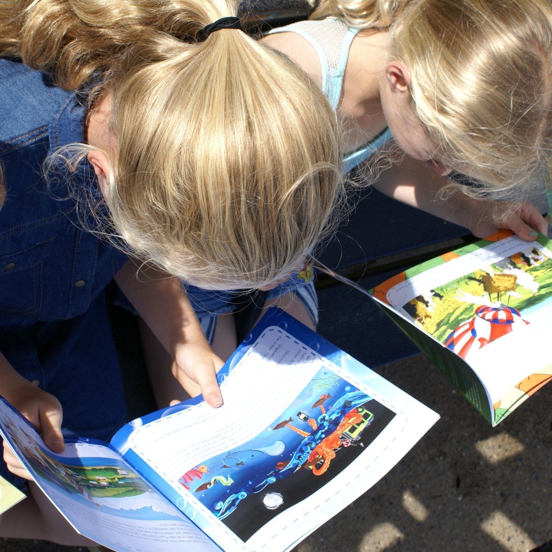 smokeyadventure's tweet image. Meet the two little girls who enjoyed reading their Smokey #books together. Which Smokey book is your favourite and why? rb.gy/2hx9wy #bookseries
#readingandlearning #animals.