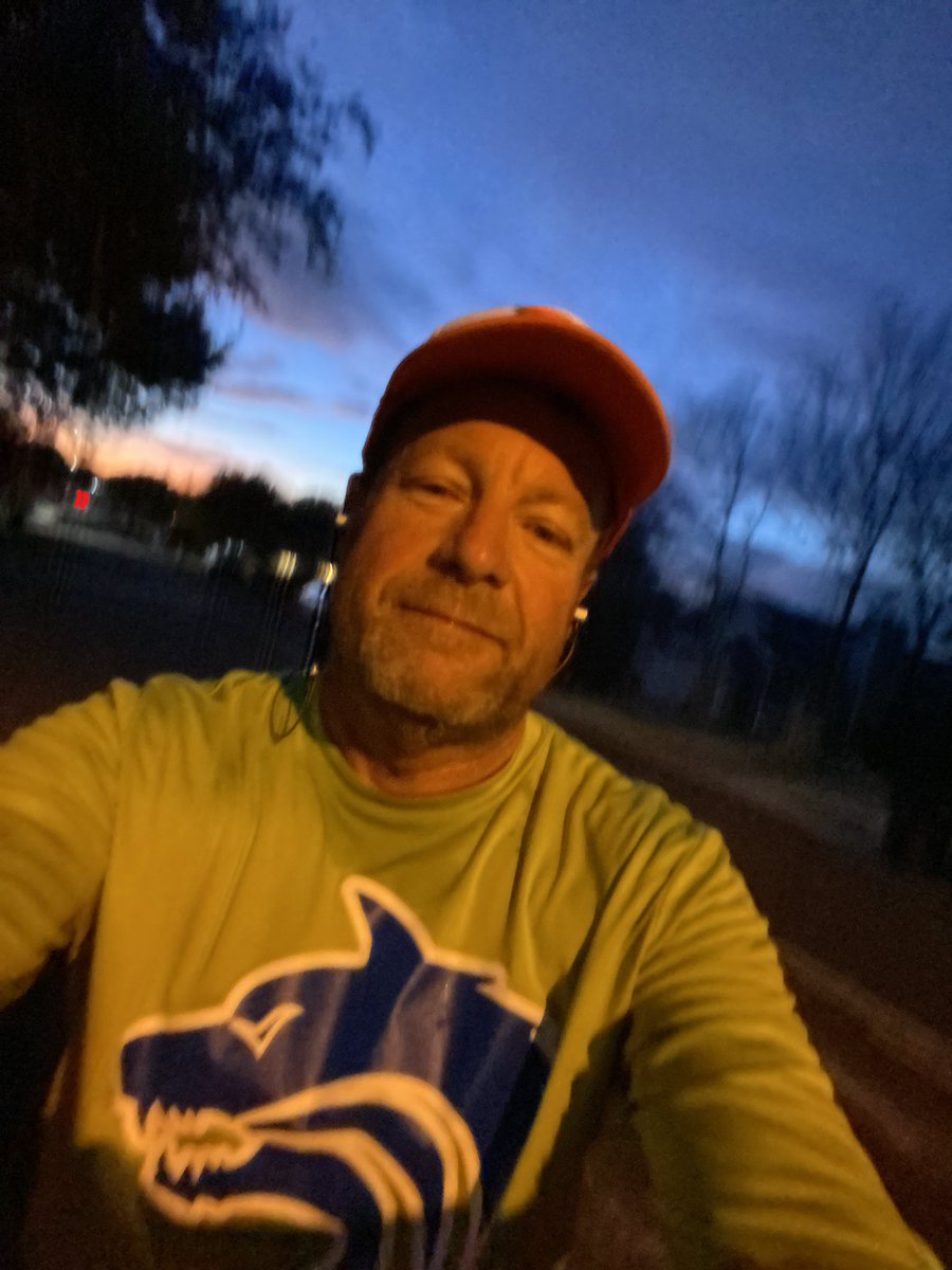 FrugalRunSean's tweet photo. Got my 6 in early. May run with XC kids later. Day off from lifting after 5 straight days. Marathon this Sunday! #ultrarunning #frugalrunning #strengthrunner https://t.co/PVDbVs2RtA