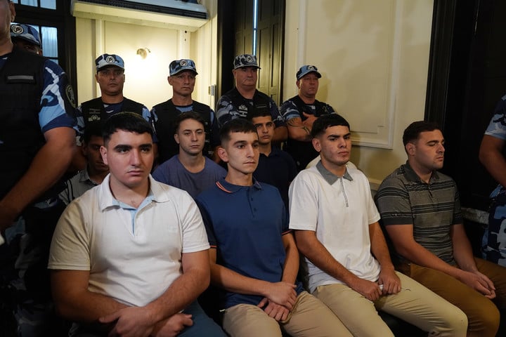 JusticiaPorFer_'s tweet photo. Máximo Thomsen, Ciro Pertossi, Luciano Pertossi, Lucas Pertossi, Ayrton Viollaz, Juan Guarino, Blas Cinalli, Alejo Milanesi, Enzo Comelli, Matias Benicelli.  Mirenlos bien, miren bien sus caras. No se olviden jamás, asesinos.
#JusticiaParaFernando https://t.co/lFDt55mQJx