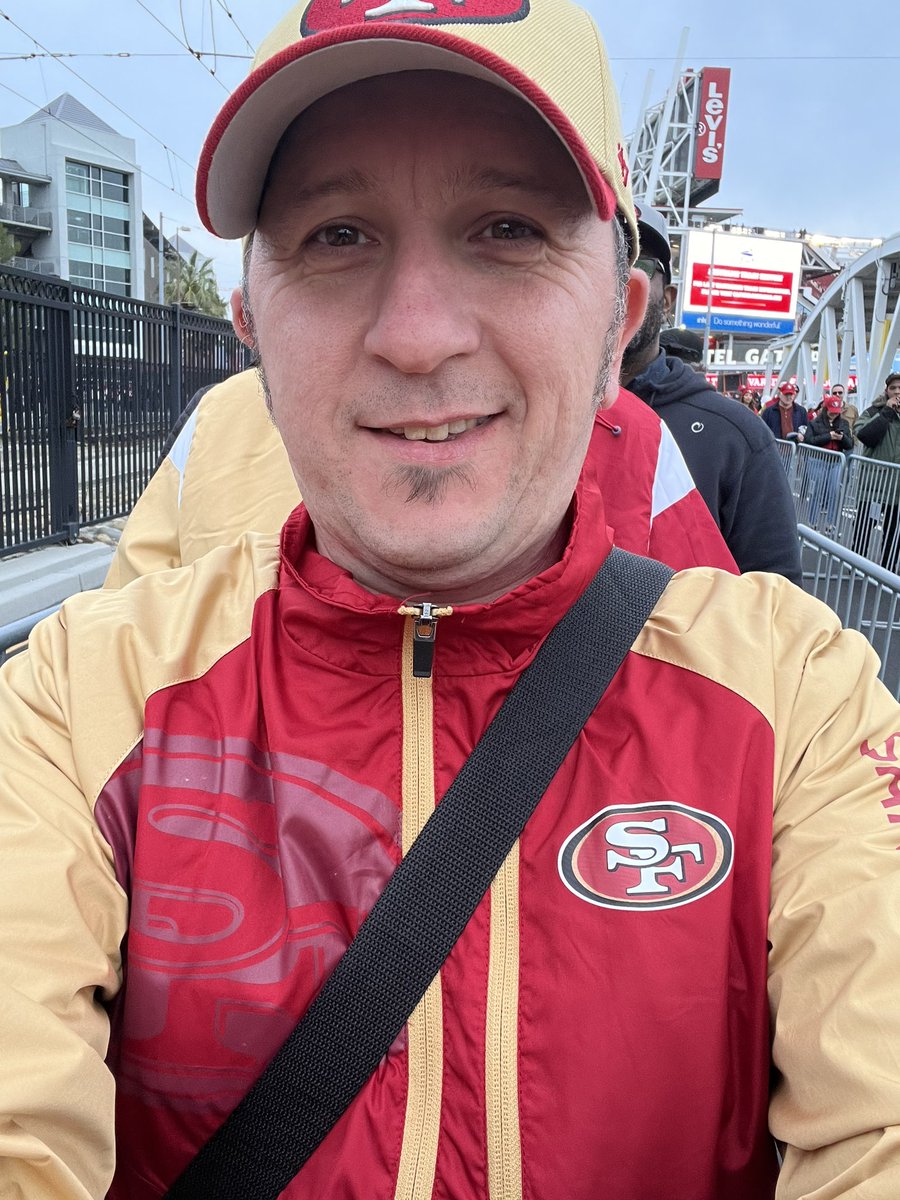 NeilHWatson's tweet photo. A trip to Levi’s never disappoints does it?! After thinking it was going to be played in a downpour, and while it was dull, there was no rain and wasn’t cold at all! Great seats with my friend Rick in his Season Ticket seats and another Niners WIN! ❤️💛 https://t.co/aXPLTaFkk0