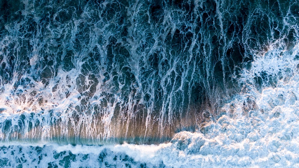 RupertCleese's tweet photo. This week will be a series exploring the abstraction created by breaking waves. Very little Color Correction.
Starting with OCEAN ABSTRACTION #1 (because boring numbering can be fun)🧐 Sending great week vibes to everyone.🚀🚀🚀 https://t.co/WEZUwoYKlW