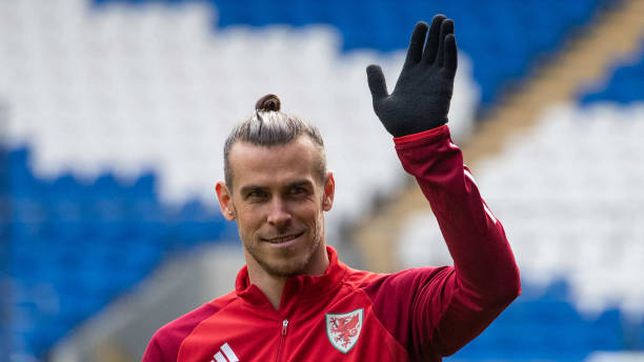 PokerPolitico's tweet photo. Gareth Bale anunció su retiro del fútbol profesional. Llenó sus vitrinas en el Real Madrid y marcó goles en partidos importantes.
👉https://t.co/bQ12sdHvdN https://t.co/opsONBxweL