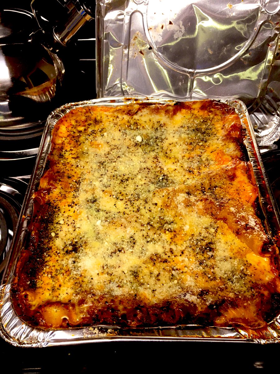 davidvslife's tweet photo. @TamarBraxtonHer Wait @TamarBraxtonHer  what!!??!! I just did for the first time this Christmas. And I’m thinking of making “Christmas lasagna” a thing every Christmas going forward. Good gawd it was delicious!🤤 https://t.co/NzkSiTH09P