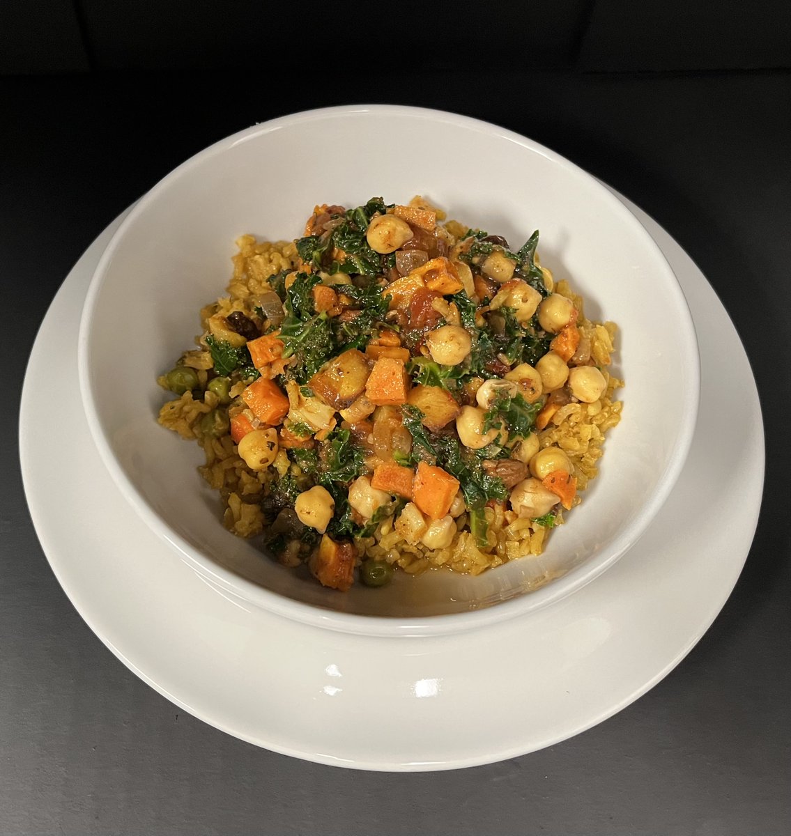 NYCHealthSystem's tweet photo. Huge news! We are now serving culturally diverse #PlantBased meals as the primary lunch and dinner option for patients at all 11 of our hospitals. These tasty, healthy meals promote positive health outcomes to our patients: https://t.co/10PcD6QApt https://t.co/NNI8EW1r93