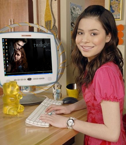 twilightreborn's tweet photo. me using the family computer in 2008 https://t.co/qgQgbtJwlG