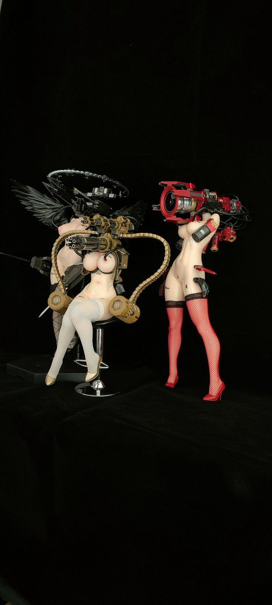 MilanRict's tweet photo. 赛博朋克娘炮组团出道：古代冷兵器-现代热兵器-未来科幻武器 https://t.co/cnp0vIweFr