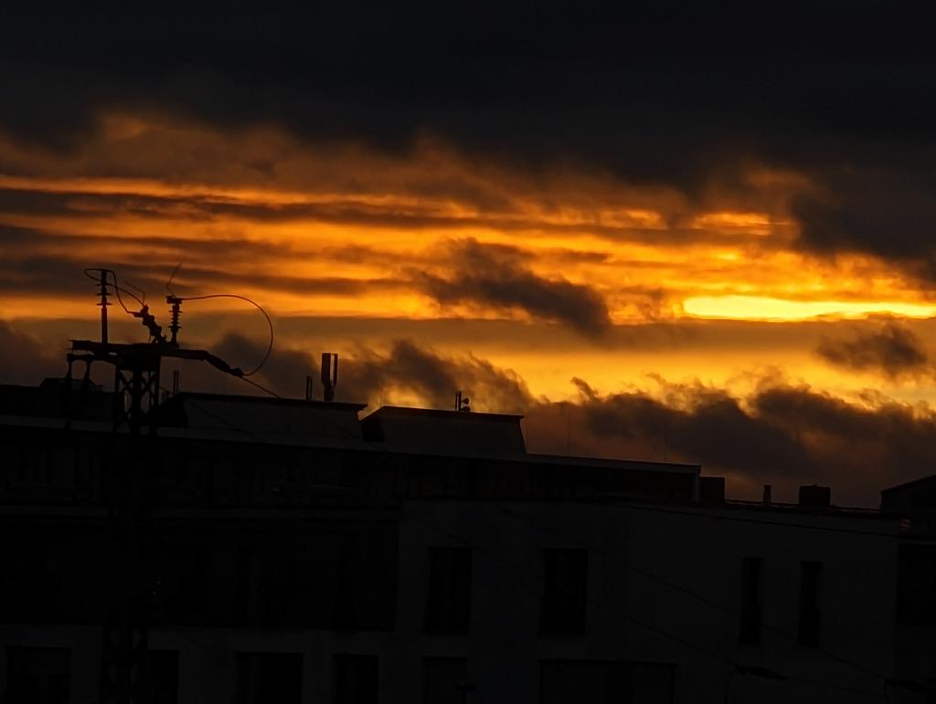 LifeofYo's tweet image. End of the world sky today

#pixel6pro #notedited #20xzoom #officeview