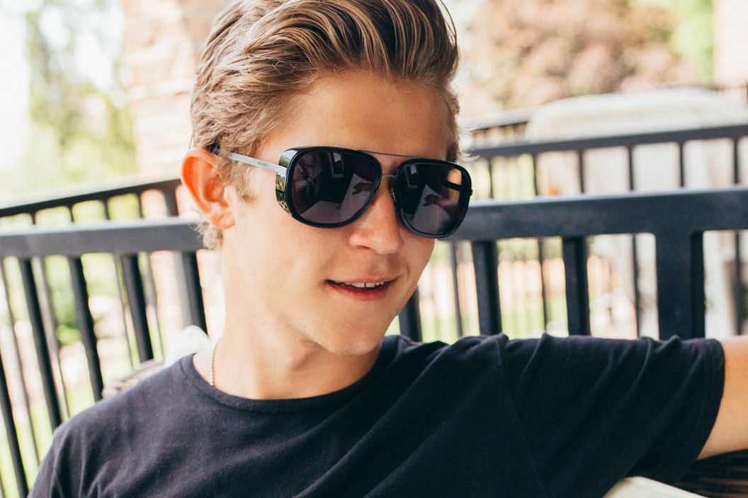 AxonOptics's tweet image. Looking for a pair of sunglasses with side protection? Our Construct frame is featured in our outlet shop right now. Quantities are limited and sales are final on outlet items.

#AxonOptics #Sunglasses #LightSensitivity