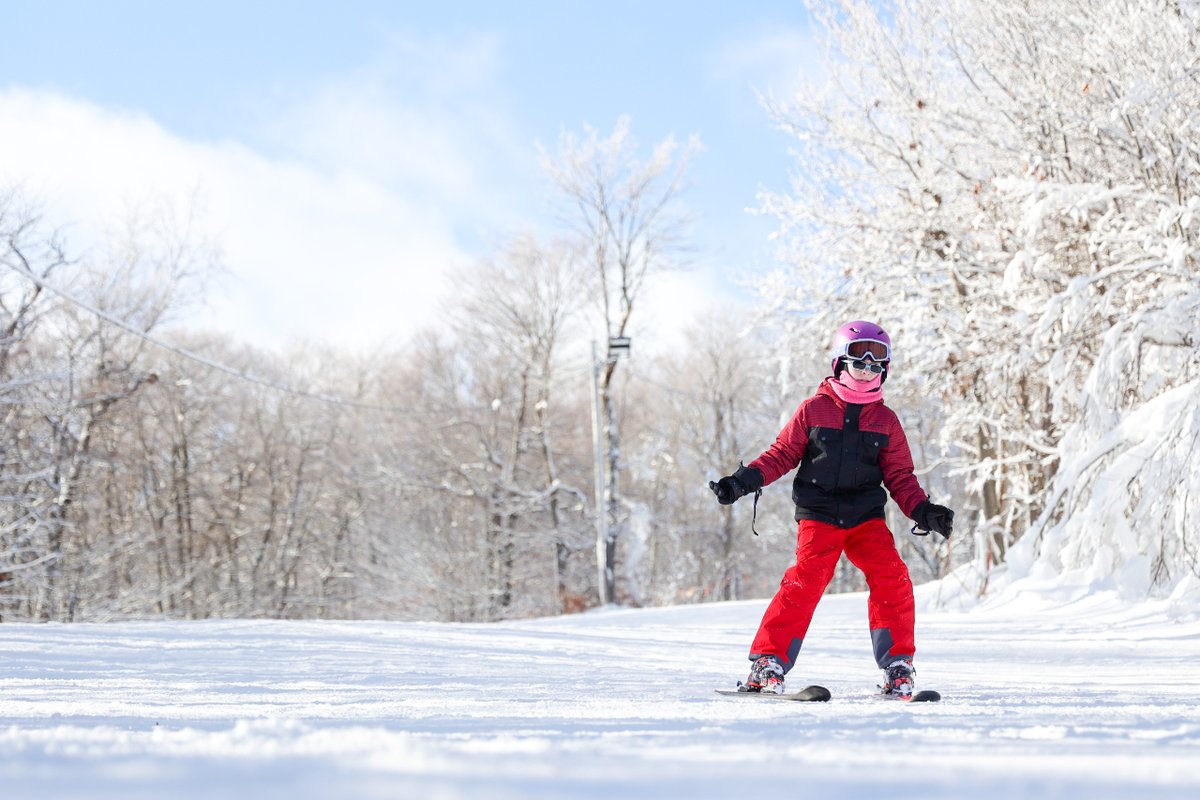 jiminypeak's tweet photo. We're going into this week on FULL BLAST after a weekend filled with snowmaking. Team snowmageddon is continuing to pump out snow, and we can't wait to see you out here!! 
❆
❆
#jiminypeeks #skitheeast #ridetheeast #snowmageddon #makingsnow #skimass https://t.co/dP64uyKGdT