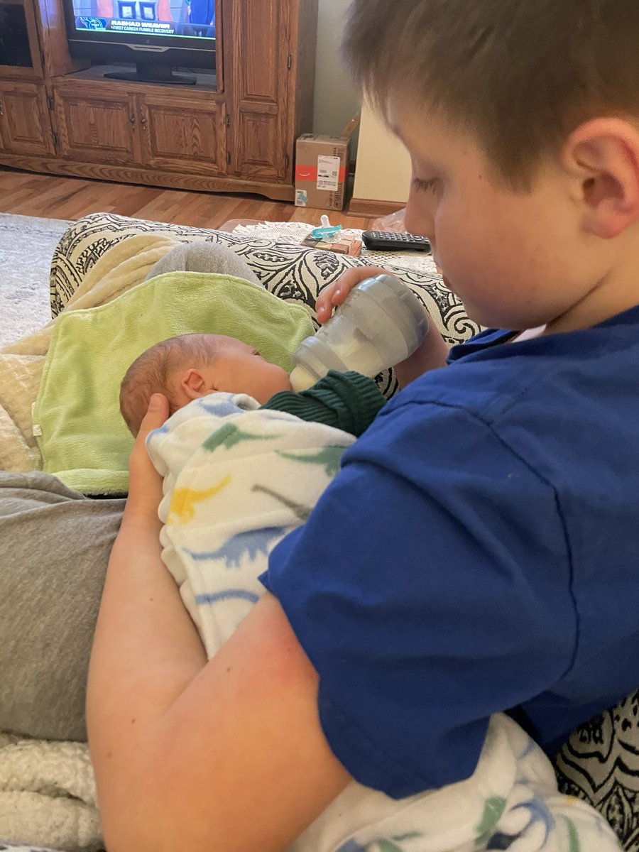 kmazur09's tweet photo. My favorite thing so far is watching Emmitt become a big brother 🥹🥹 @footballcrdonly https://t.co/Im2AKzVetj