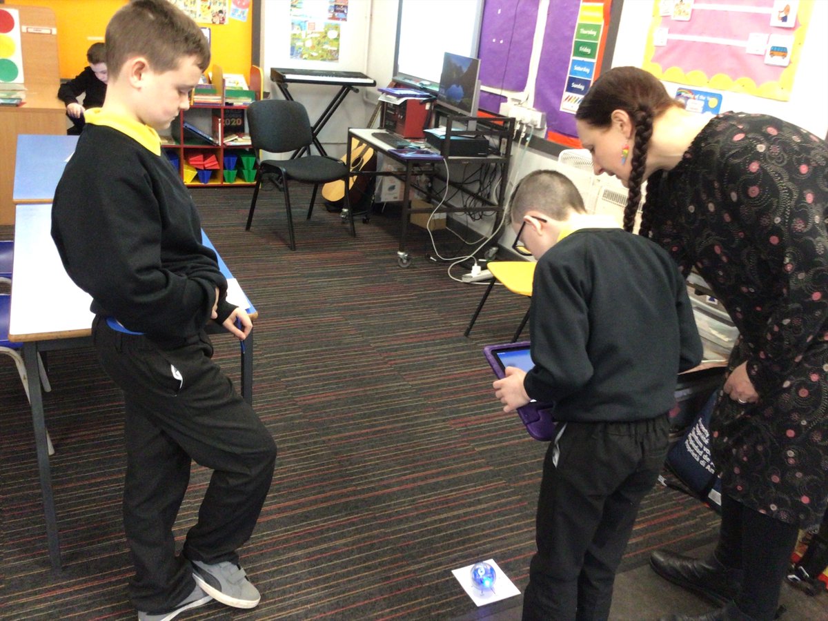 Great start to our STEM Transition week with our local primary schools. P7s were learning how to code Spheros and completing numeracy related tasks! <a href="/drumchapelhigh/">Drumchapel High</a> <a href="/AntoninePrimary/">Antonine Primary 💫</a> <a href="/LangfauldsPS/">Langfaulds Primary School & LCR</a> <a href="/DrummoreG15/">Drummore G15</a> <a href="/camstraddenps/">Camstradden Primary</a>