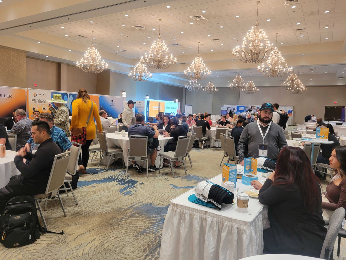 Getida365's tweet photo. The GETIDA gang is having a fantastic time at CampEcom ☀️ ⛺️ 

#GETIDA #amazon #amazonseller #amazonFBA #FBA #FBAreimbursement #amazonus #amazonfbaseller #amazonbusiness #amazontips #amazonfbatips #fbatips #florida #campecom https://t.co/M6LOvPSawA