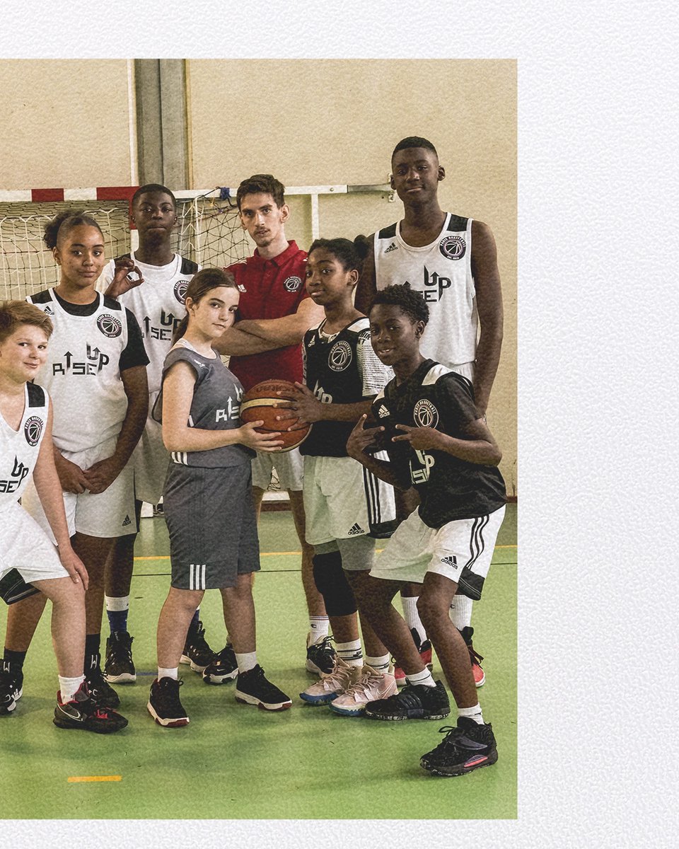 RiseUpAsso's tweet photo. #TEAMRISEUP ClĂ©ment đ
Jeune entraĂźneur de basket, ClĂ©ment fait partagĂ© sa passion pour le basket en tant que coach sur nos training camps avec le @parisbasketball ou en tant quâarbitre sur nos High School Trophy Basketball. Toujours avec le smile, un membre essentiel de la Team https://t.co/hP53mi9mKE
