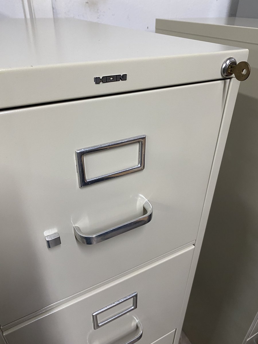 DFSIHOUSTON's tweet image. Hon 4 drawer vertical file cabinet, commercial grade, metal in tan finish, letter size, working lock with key, dimensions : 15” wide x 26.5” deep x 52” height #hon #filecabinets #filingcabinets #officestorage #officefurniture #HoustonTX