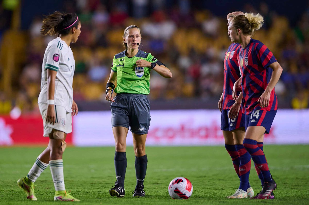 [Arbitrage]

Félicitations à l'arbitre québécoise Myriam Marcotte qui est sélectionnée par la FIFA pour officier lors de la prochaine Coupe du Monde féminine 2023! 

Pour voir la publication de la FIFA, c'est ici : bit.ly/3Xe63ly