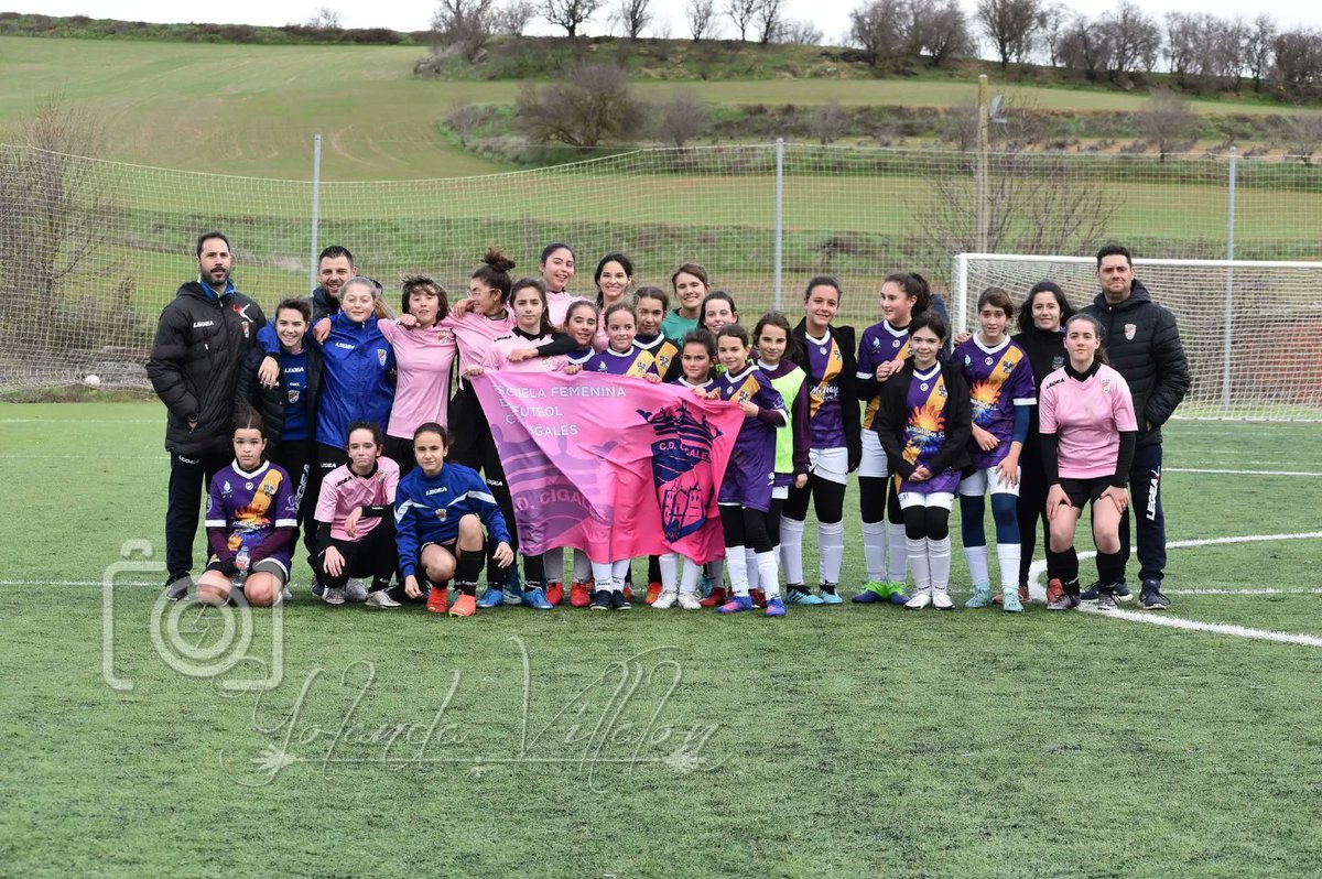 IV TORNEO DE FÚTBOL FEMENINO DE LA <a href="/c_femenino/">Futbol Femenino C.D.Cigales</a>
Gracias a <a href="/palenciafutfem/">C.D. Palencia Fútbol Femenino</a> su participación.
Agradecer a los colaboradores y patrocinadores su ayuda,ya que sin ellos no habría sido posible ofrecer los detalles para jugadoras y cuerpos técnicos de los equipos