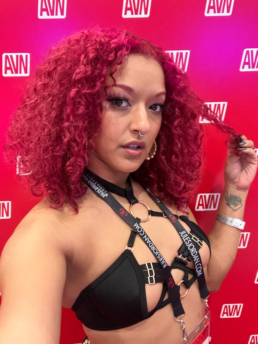 XXX Star PR on Twitter: "Daisy Ducati Repeats as AVN’s Niche Specialty