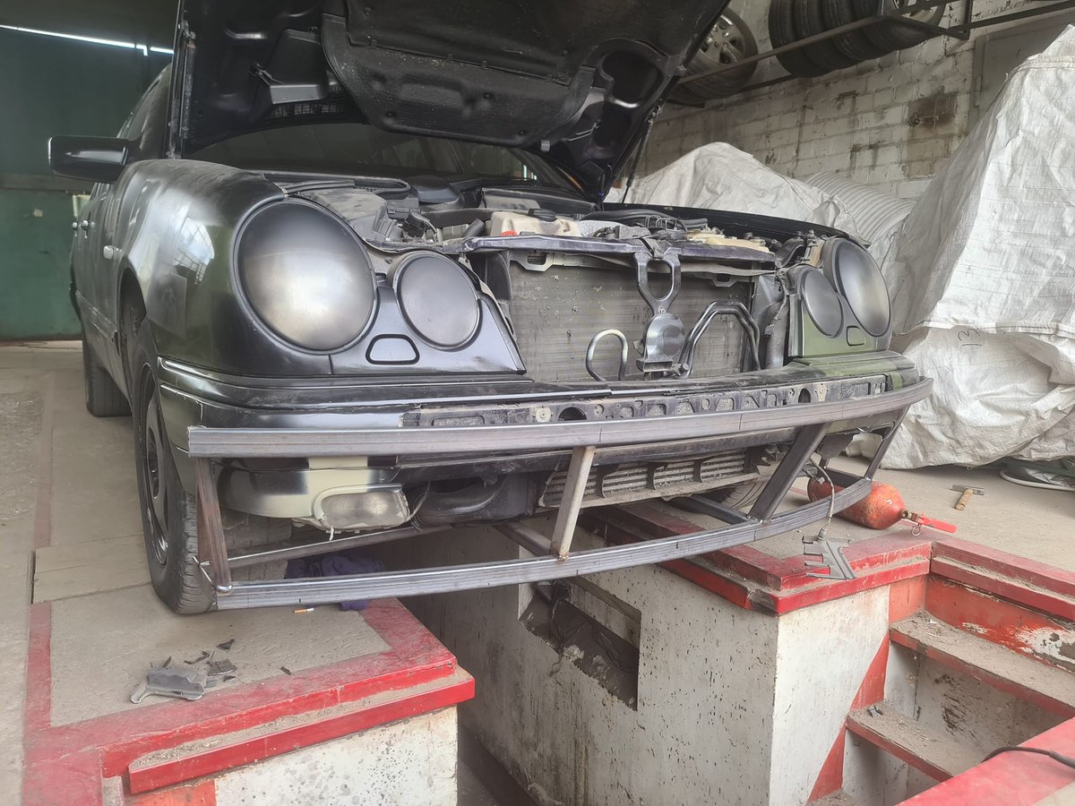 UkrMadMax1's tweet photo. Vladimir Tarhov (Володимир Тархов) from #Zaporozhye is one of many 🇺🇦#Ukrainian volunteers, who prepare cars for the 🇺🇦Ukrainian army. This is one of his notable creations – made from a used Mercedes-Benz. Ukraine needs more #Germanweapons!
#AFU #ЗСУ #mercedesbenz https://t.co/3c88Cf1Lgv