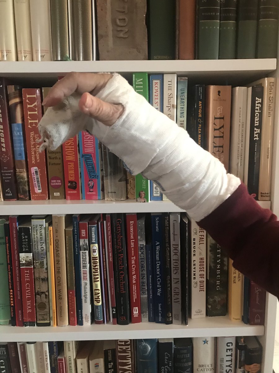 debchaseauthor's tweet photo. I broke my right arm  and will be in a cast for a month. Can anyone recommend a voice to text app so I can continue writing my romantic suspense novel? #authorsoftwitter #writwerscommunity #writersoftwitter #writerscircle #authorsofnyc https://t.co/aMWlp0LnR5