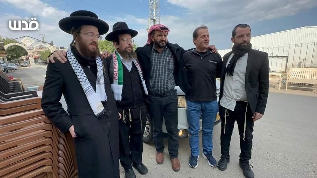 sejood_khaled's tweet photo. Jewish activists from the anti-Zionist movement Neturei Karta paid a solidarity visit to Jenin camp to express their support for the Palestinians facing Israel's daily attacks. https://t.co/iv4CKuhMIr