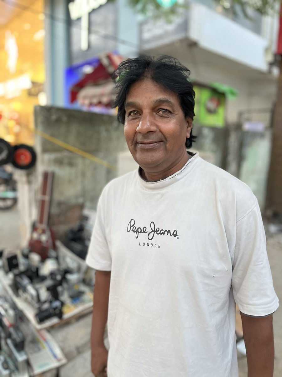 ankitv's tweet photo. Indiranagar is full of surprises! 
Right outside the Royal Enfield showroom on 100 feet road, you’ll find Azmat. He sells his personal collection of vintage cameras and audio gear like walkman and tape recorders. 
You can reach him on 8105128311 if you’re interested in buying. https://t.co/52Bt6E1cnN
