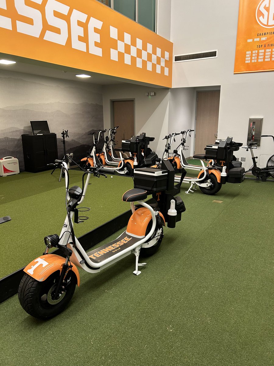 Looks like Santa dropped off some presents for <a href="/Vol_Golf/">Tennessee Golf</a> <a href="/Vol_WGolf/">Tennessee Women's Golf</a> #GBO🍊