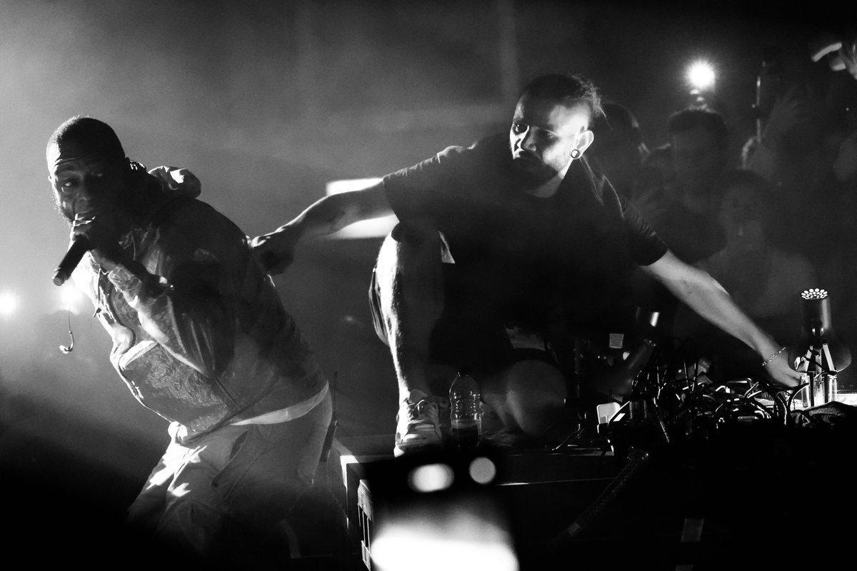 TroxyLondon's tweet photo. @FourTet @fredagainagain1 ..and @Skrillex What a way to kick off 2023 at Troxy!! Take us back @eatyourownears! π₯π€―
#secretgig #londonevents #eventprofs #dance #music #danceparty #surprisegig #eventprofsuk #eventprofslondon #rumble https://t.co/rt8xXSgu6o