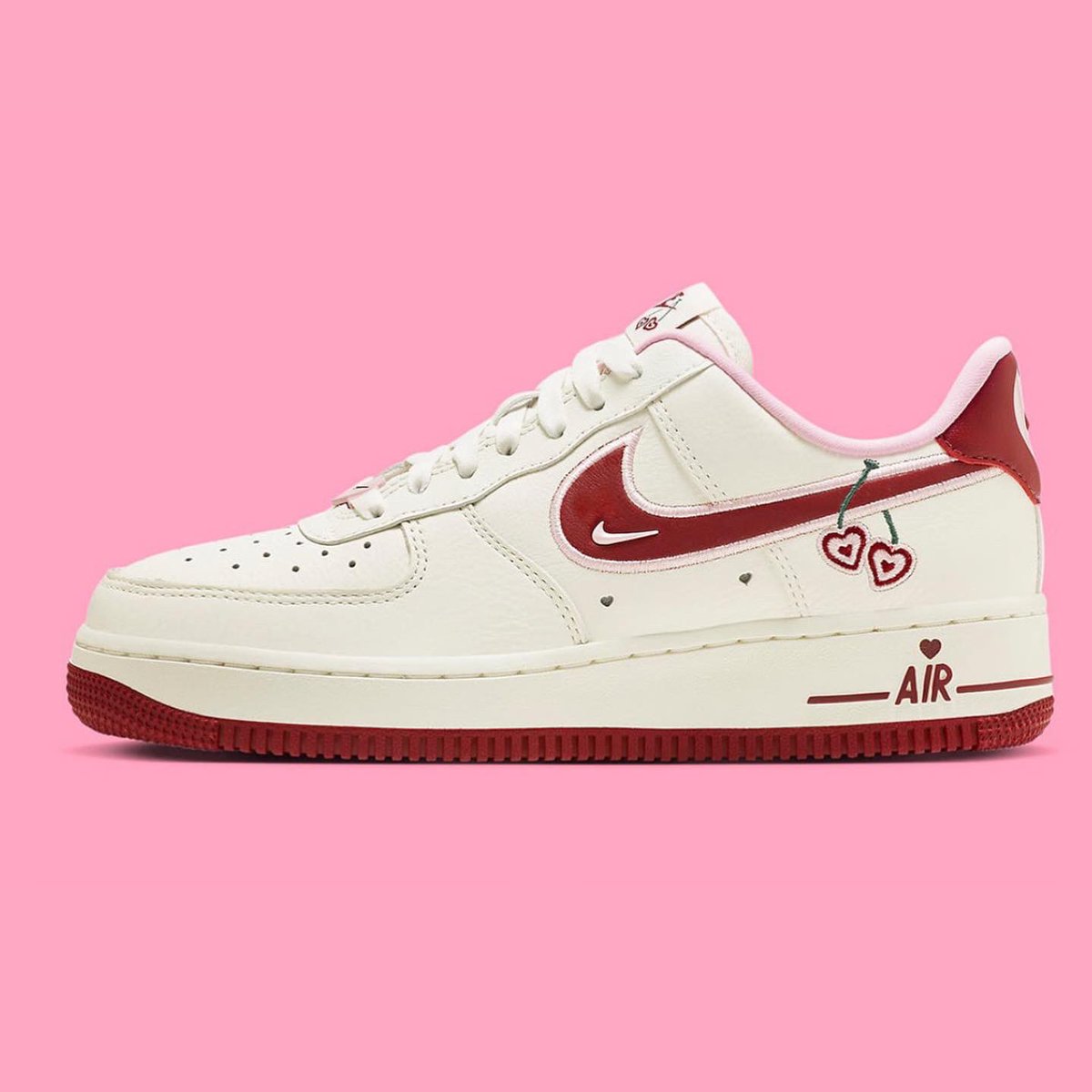 CaminoTV's tweet photo. Nike prépare une nouvelle AF1 pour la Saint-Valentin 🍒 https://t.co/b2DvA1Eyoz