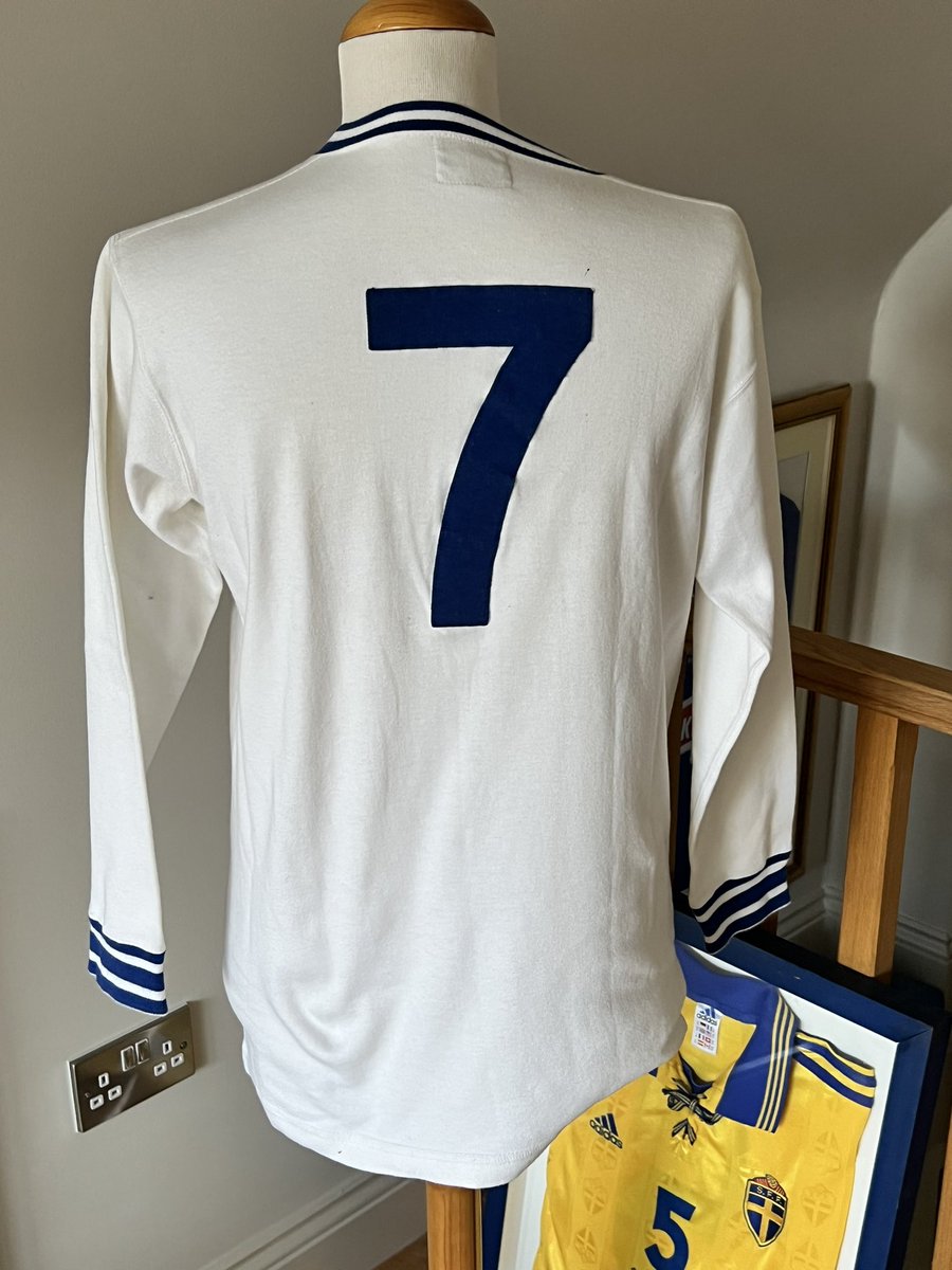LcfcShirts's tweet photo. Matchworn Fa cup final 1963 shirt from the lovely chap that is Howard Riley. This will be treasured #lcfc https://t.co/PzXo6zhxTt